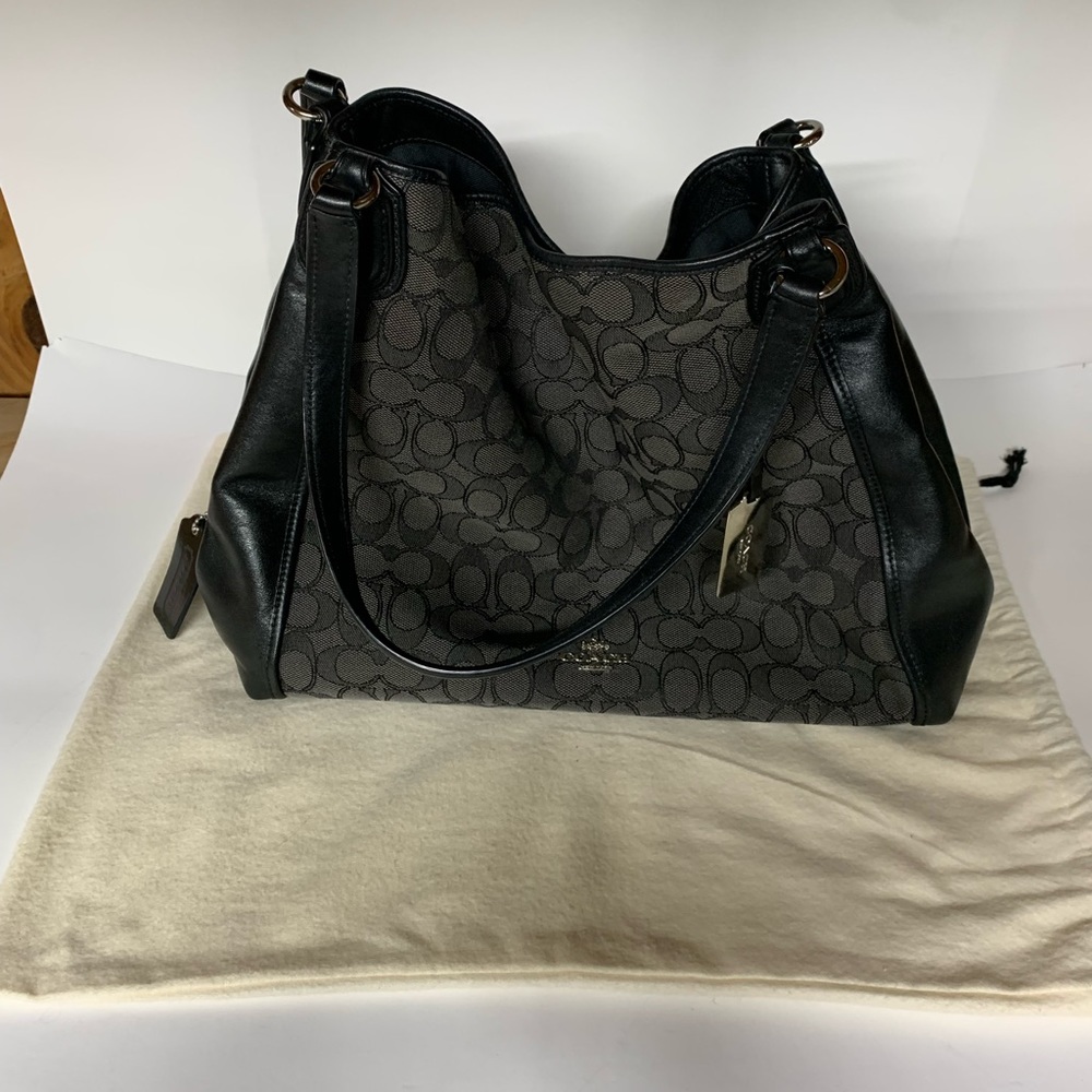 Coach

EDIE SHOULDER BAG IN SIGNATURE JACQUARD AND LEATHER